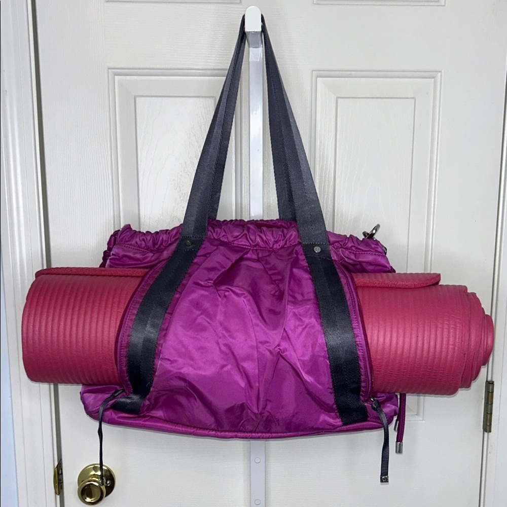 lululemon Effortless Bag Yoga Tote Laptop Neon Purple Nylon - Picture 16 of 17